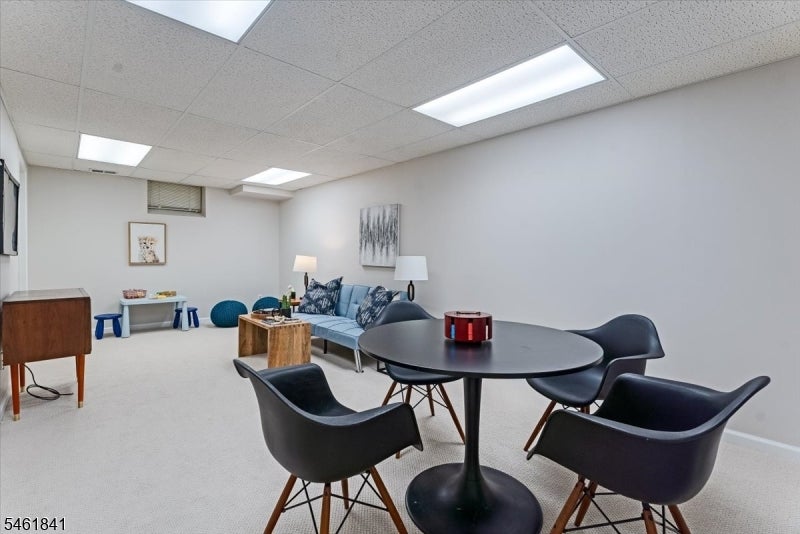 25 Knutsen Dr