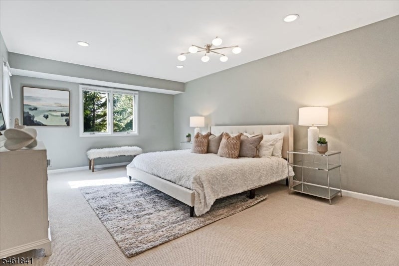 25 Knutsen Dr