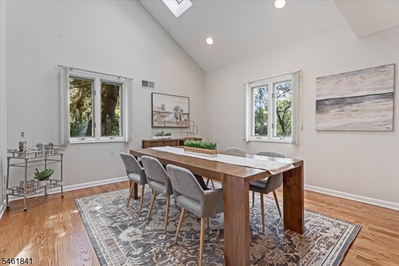 25 Knutsen Dr