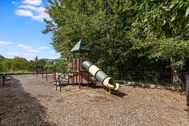 25 Knutsen Dr