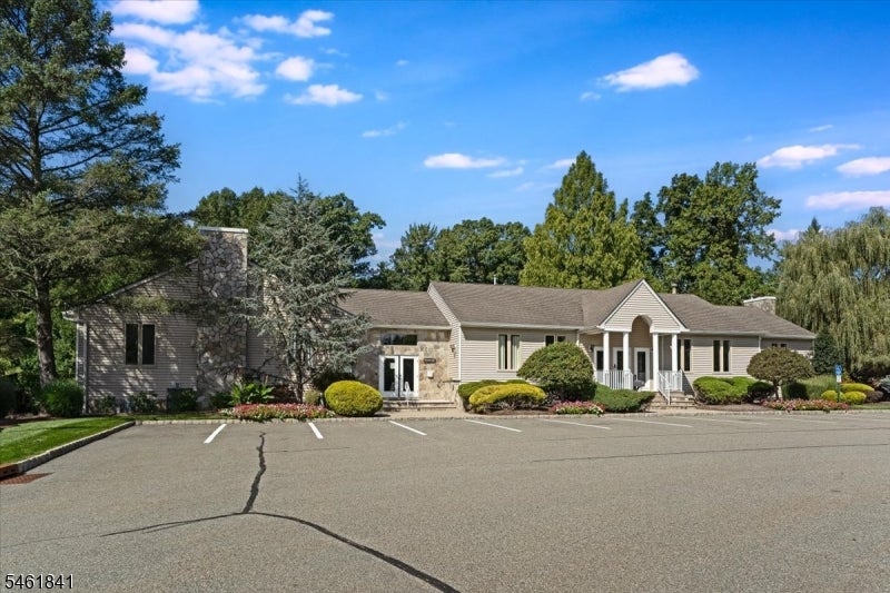 25 Knutsen Dr