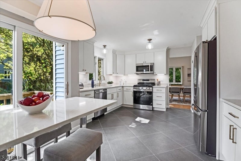 25 Knutsen Dr
