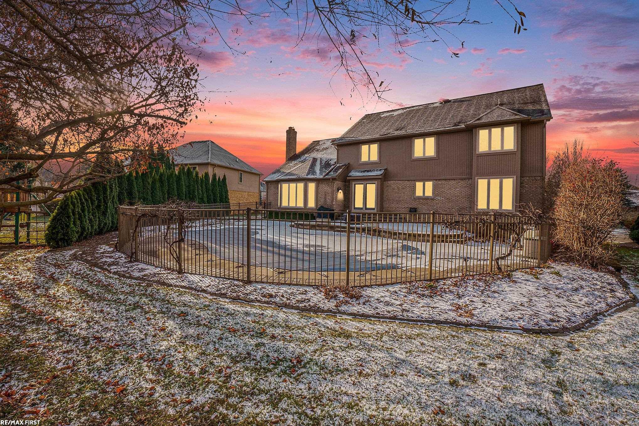 54310 Ridgeview Drive