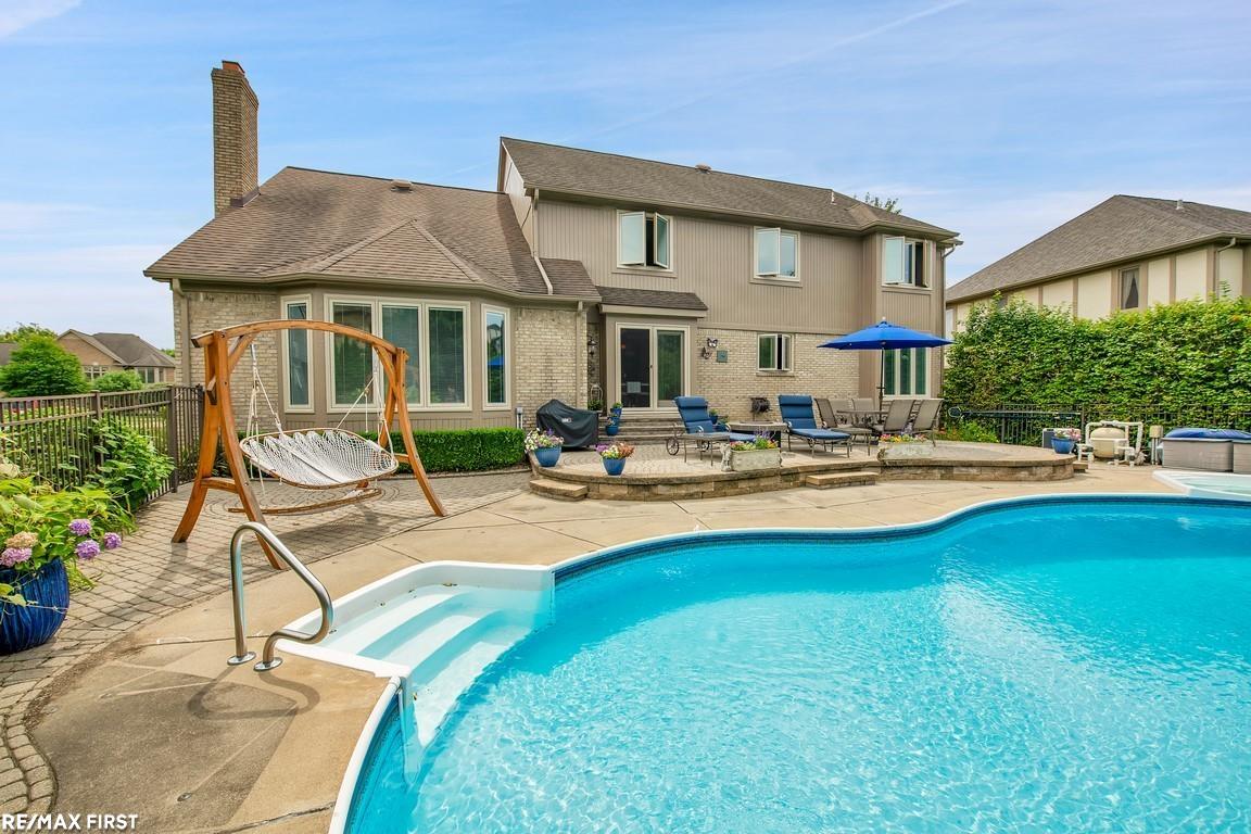 54310 Ridgeview Drive
