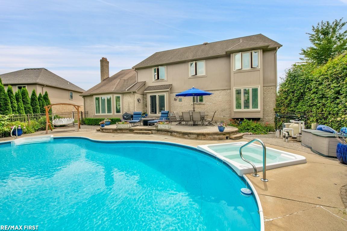 54310 Ridgeview Drive