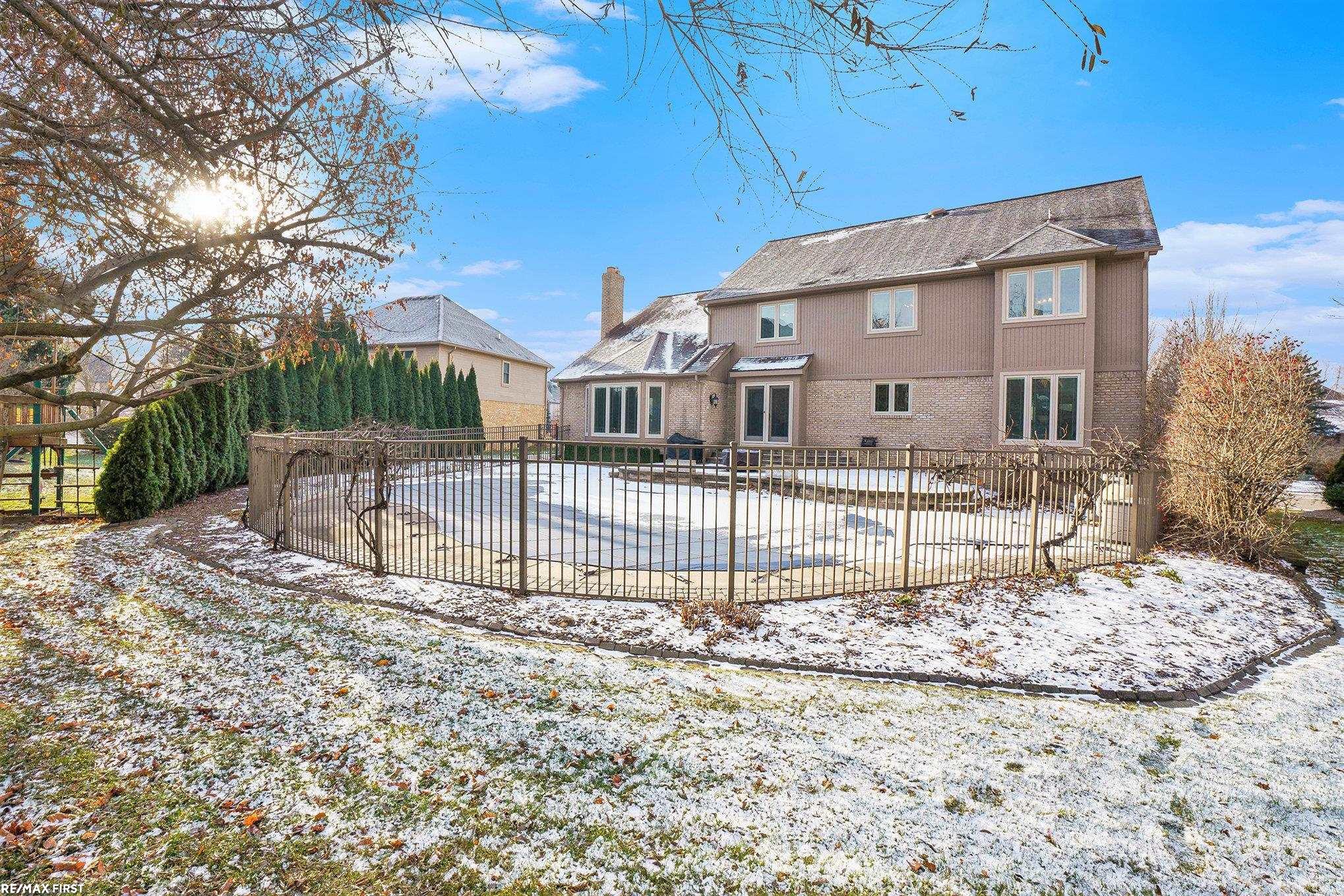 54310 Ridgeview Drive