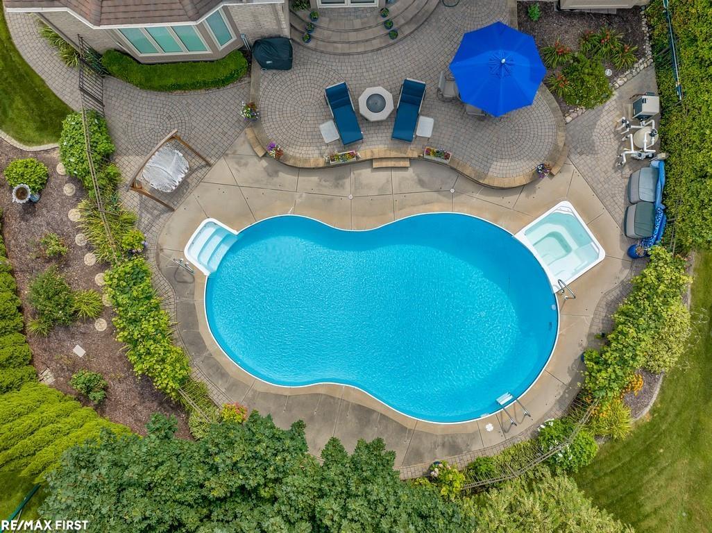 54310 Ridgeview Drive