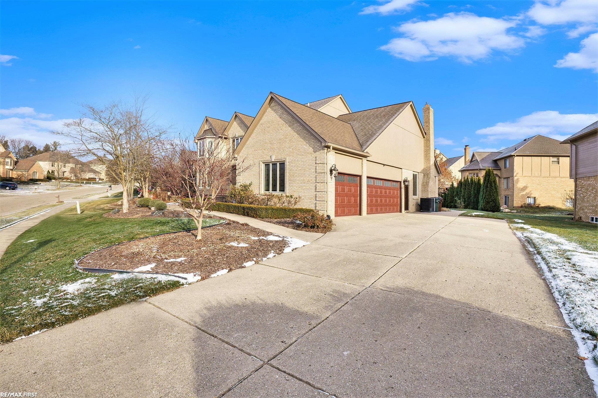 54310 Ridgeview Drive