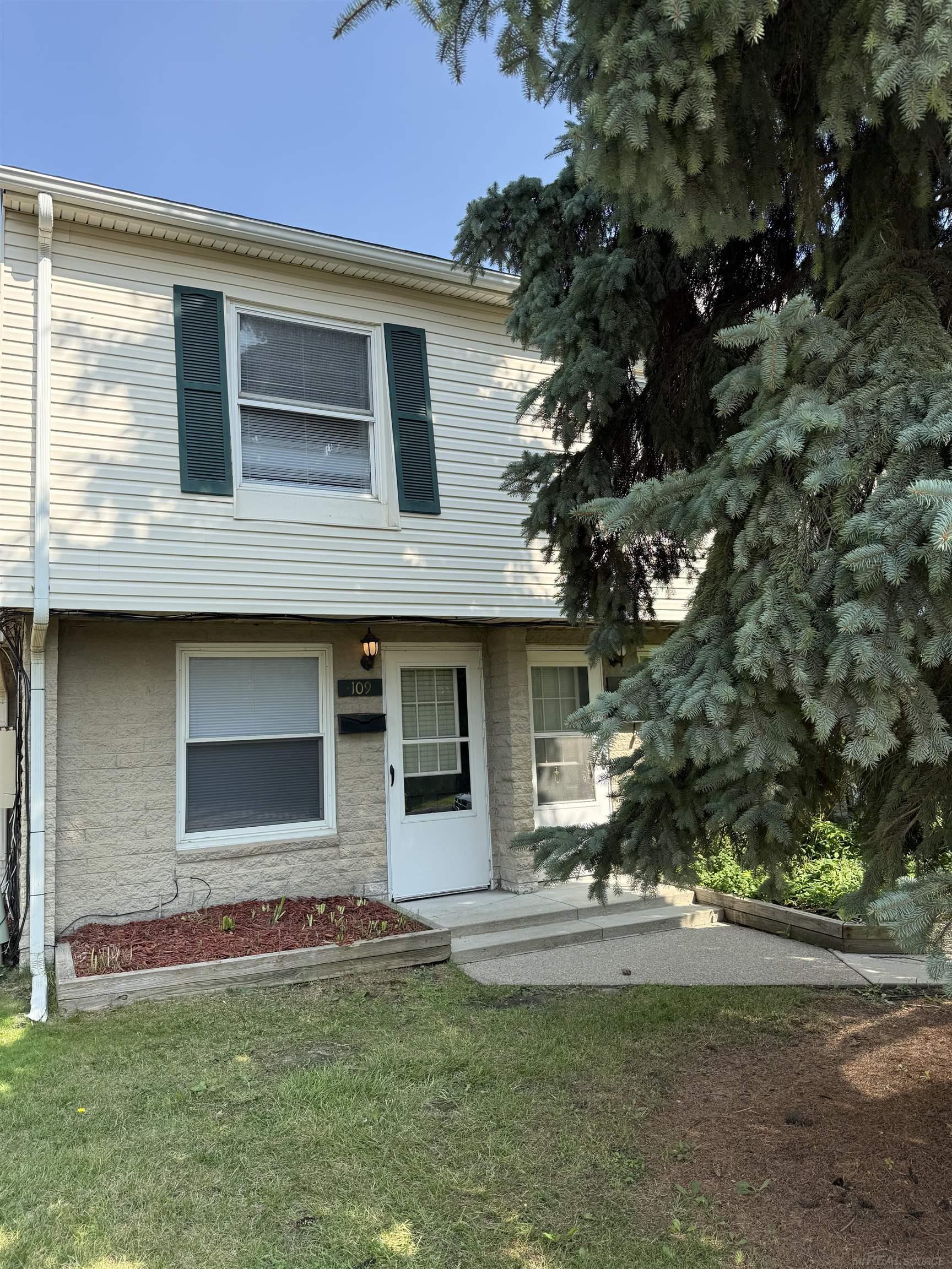 109 Floral Avenue