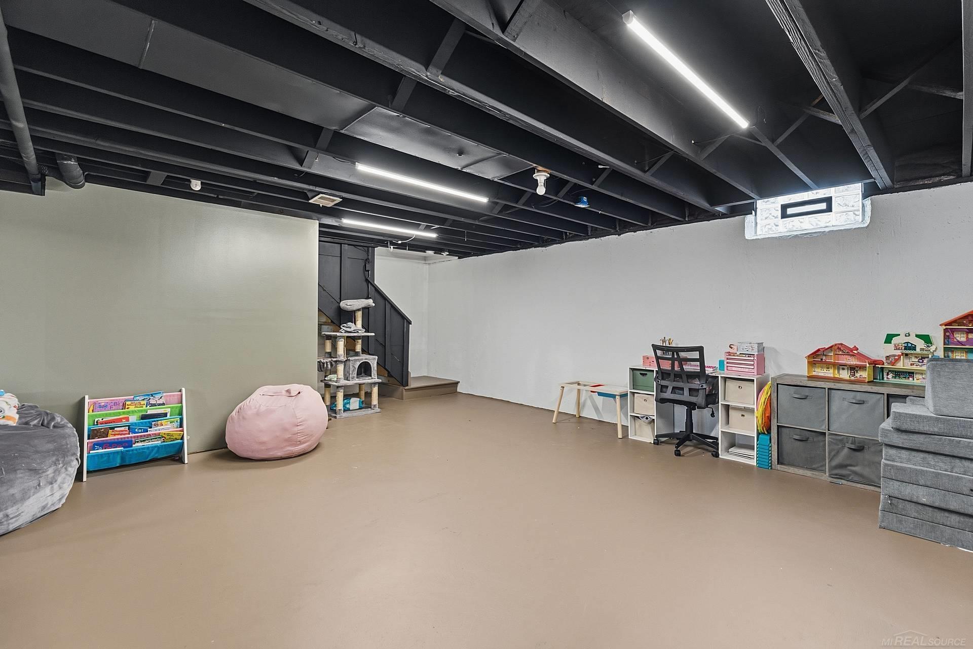 38604 Lanse Creuse Street