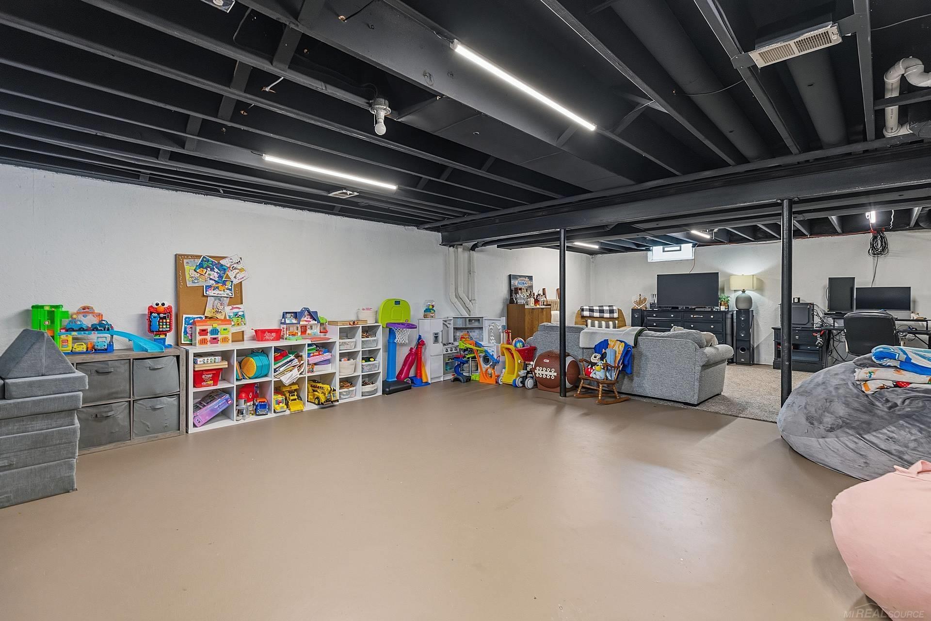 38604 Lanse Creuse Street