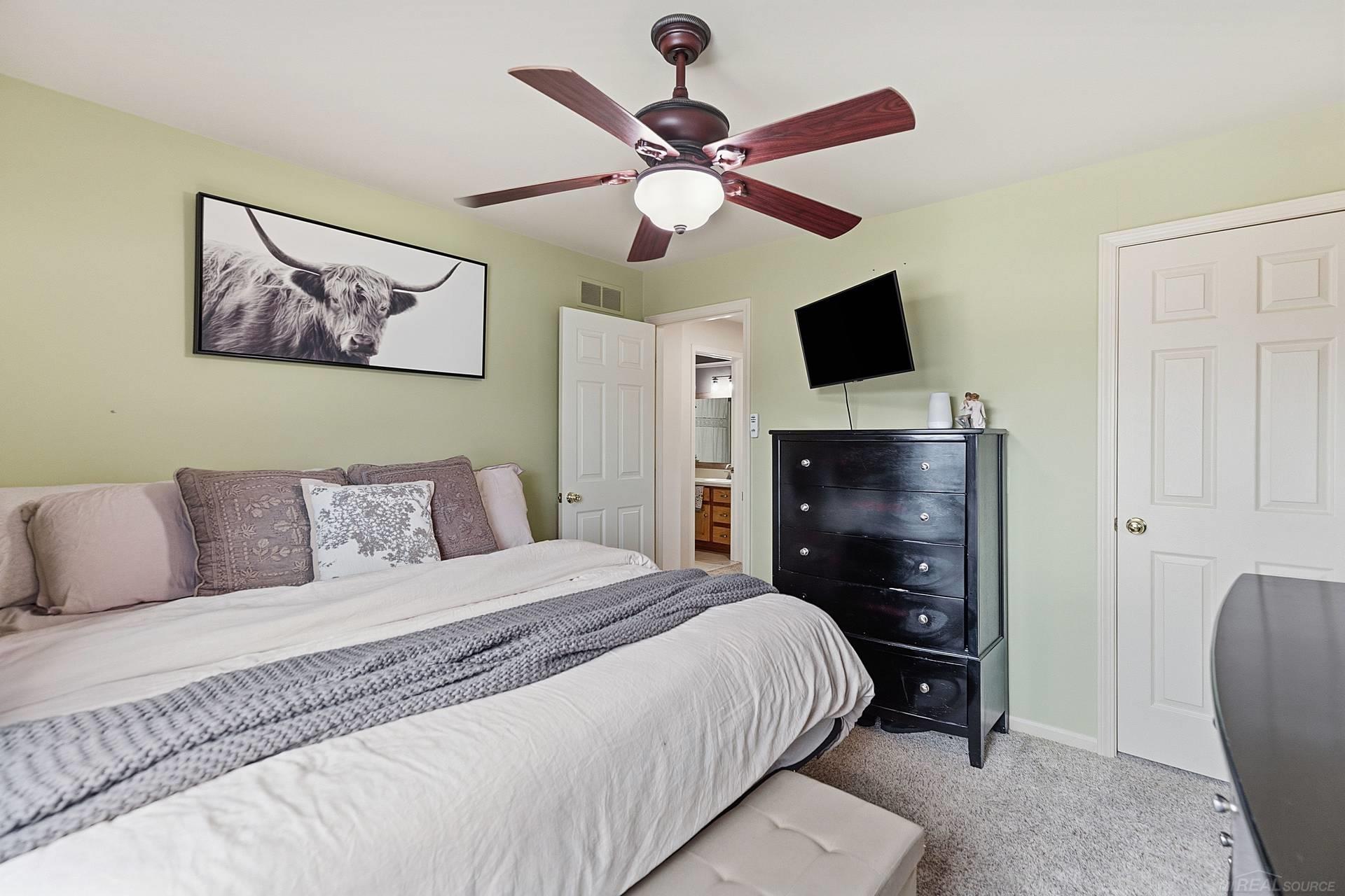 38604 Lanse Creuse Street