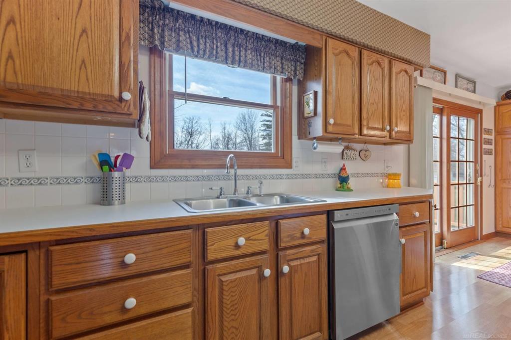 8368 E Lippincott Blvd