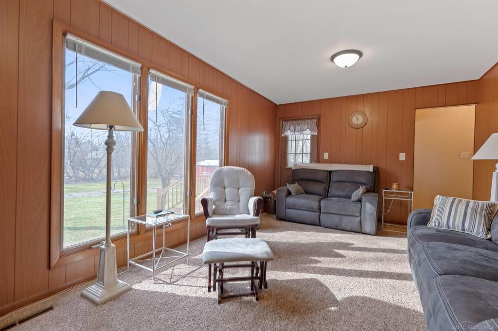 8368 E Lippincott Blvd