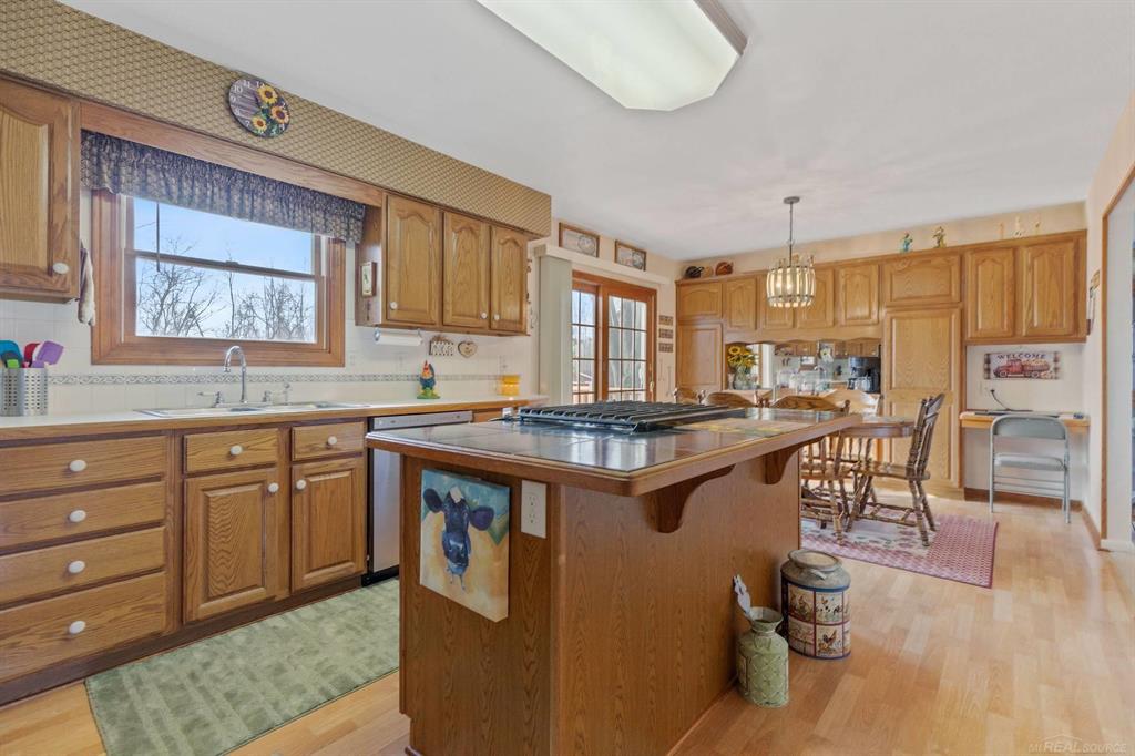 8368 E Lippincott Blvd