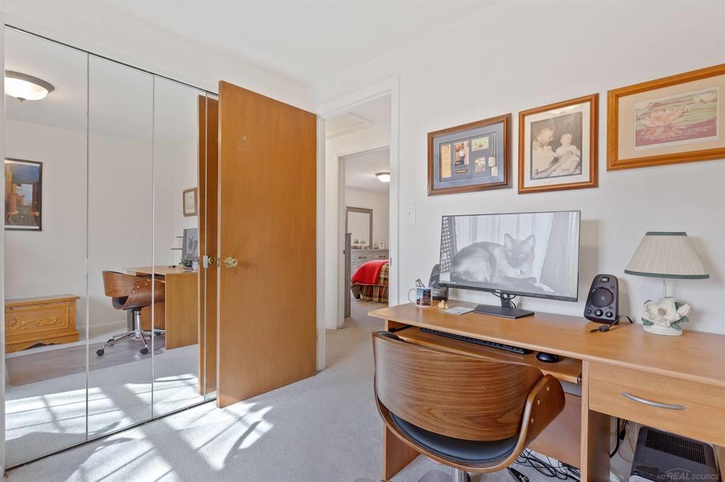 8368 E Lippincott Blvd