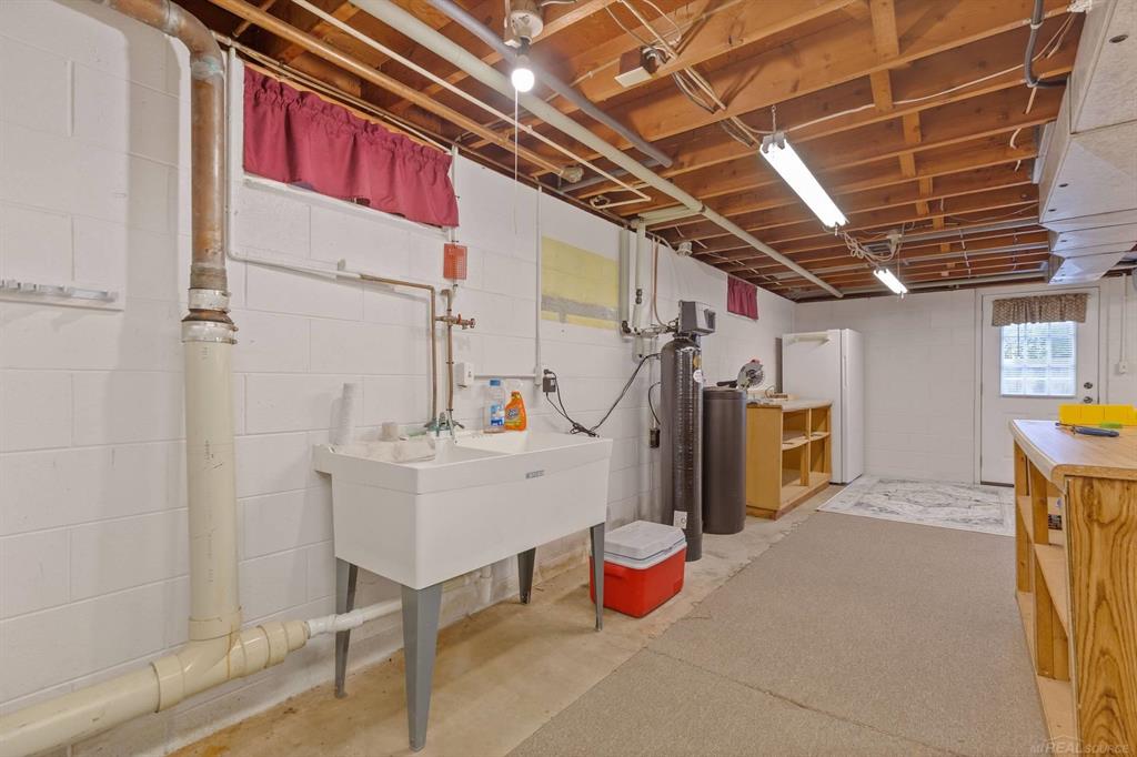 8368 E Lippincott Blvd