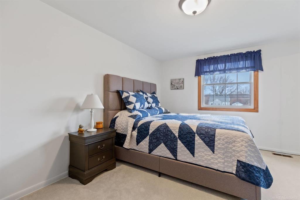 8368 E Lippincott Blvd