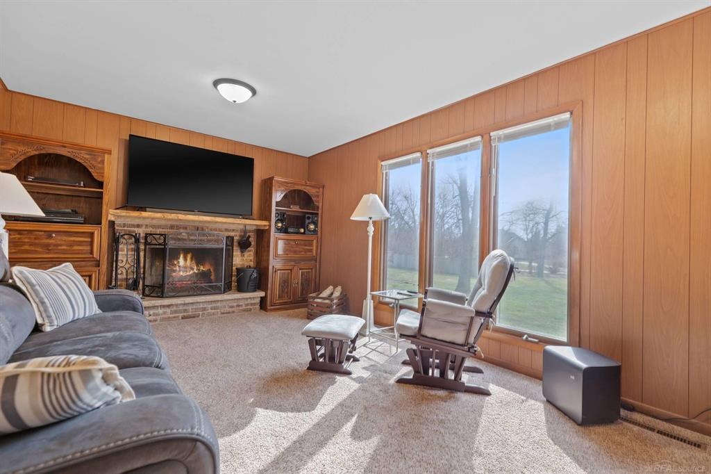 8368 E Lippincott Blvd