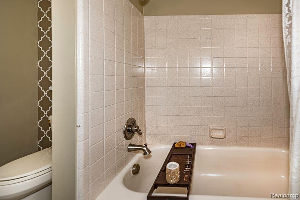 7990 Meadowview Court