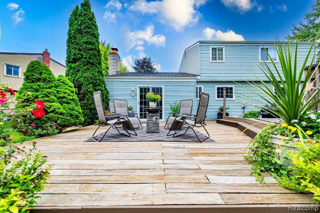 7990 Meadowview Court