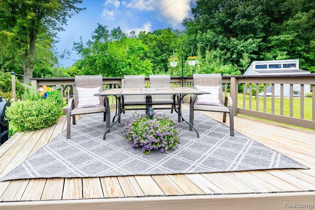 7990 Meadowview Court