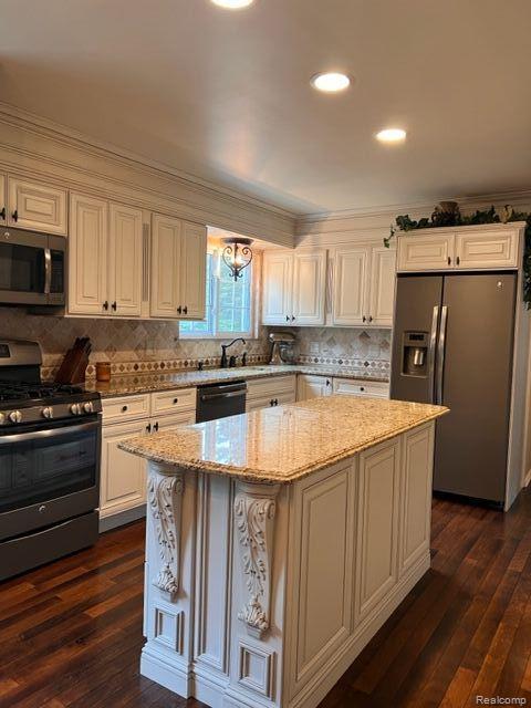 7990 Meadowview Court