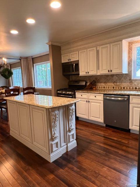 7990 Meadowview Court