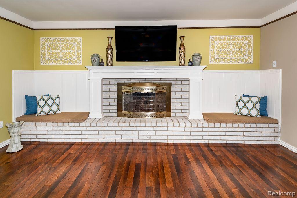 7990 Meadowview Court