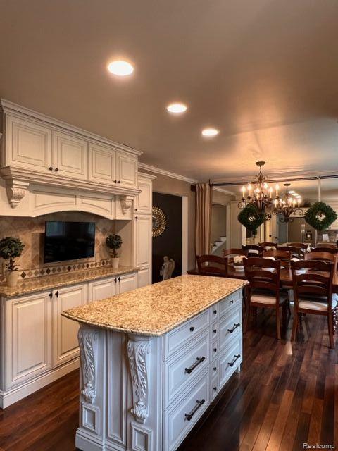 7990 Meadowview Court