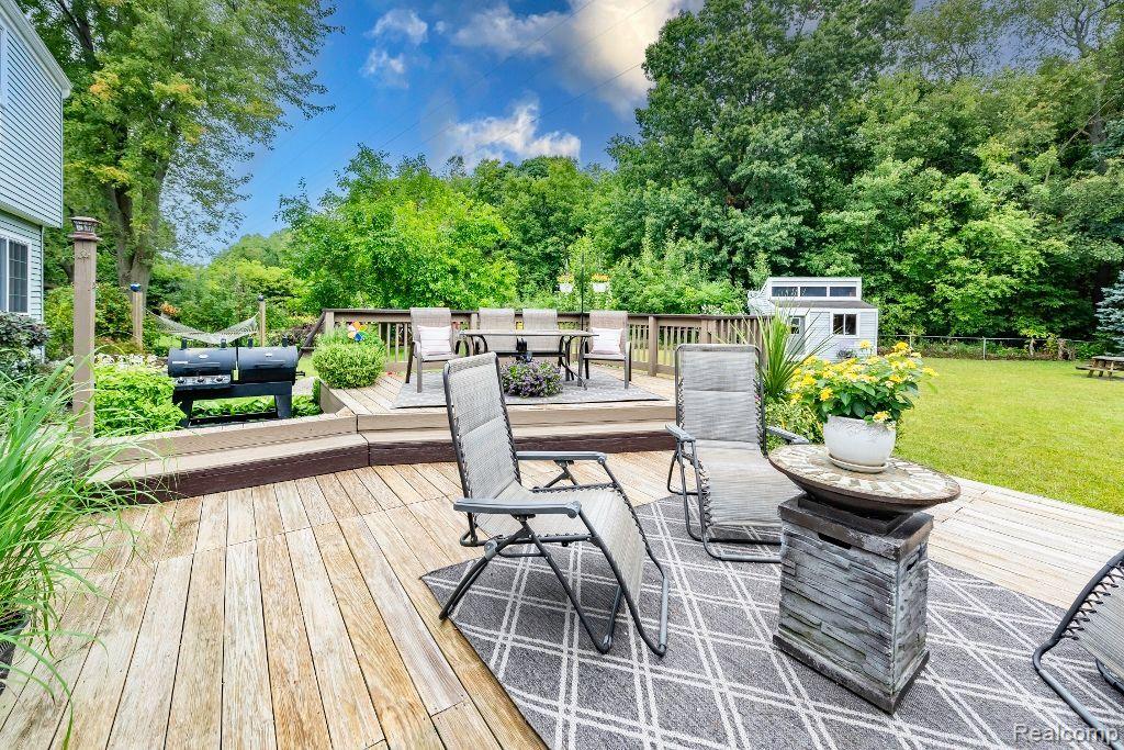 7990 Meadowview Court