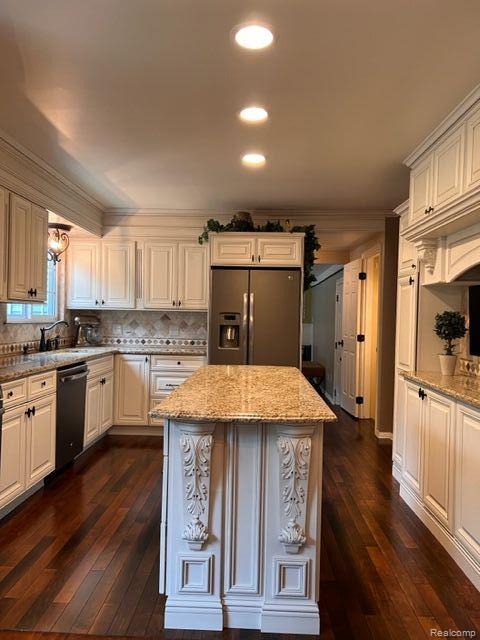 7990 Meadowview Court