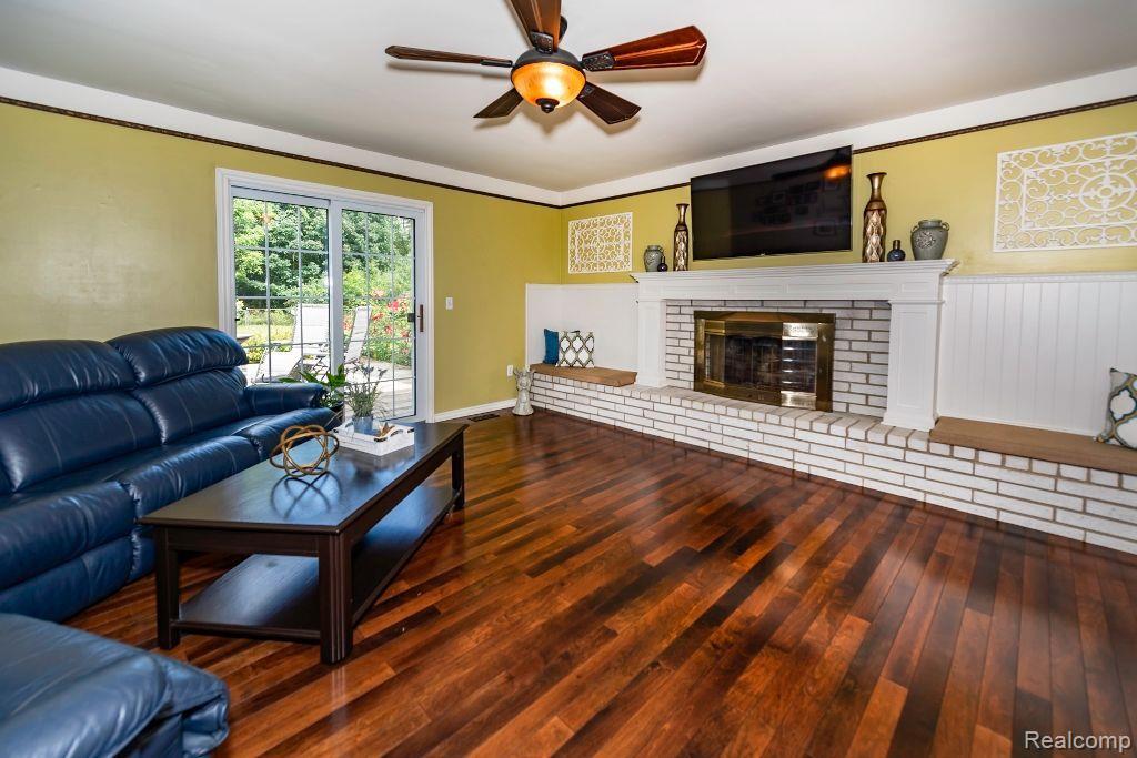 7990 Meadowview Court