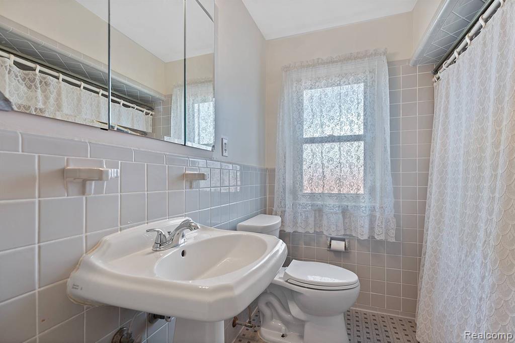 22760 Linwood Avenue