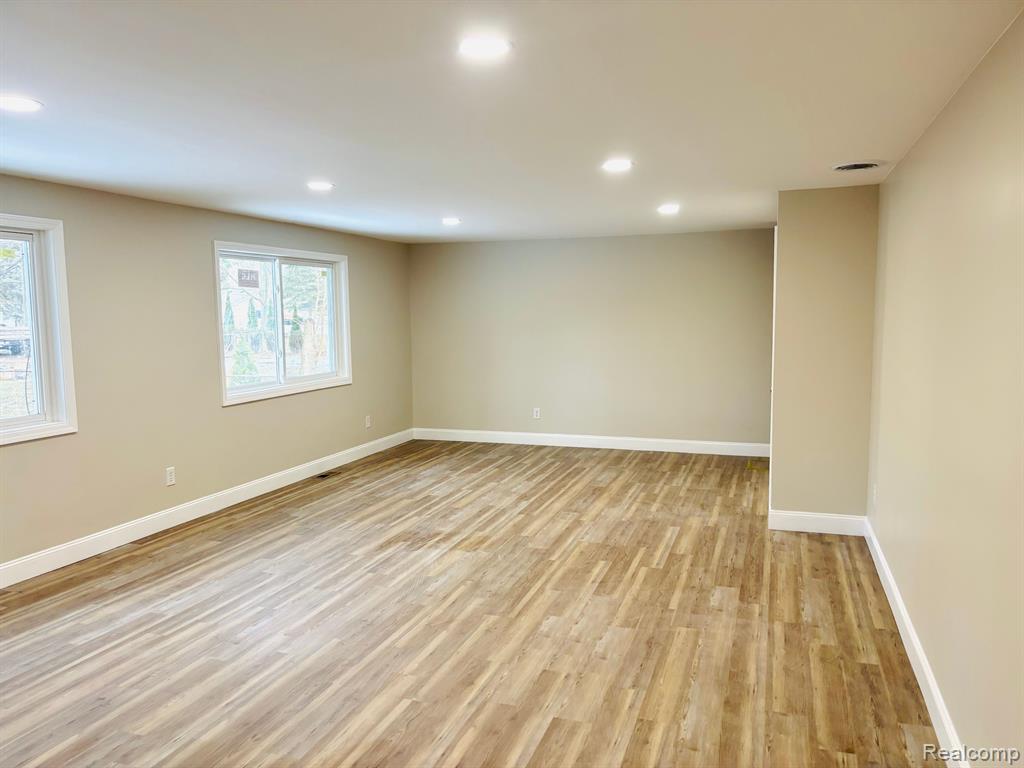 8605 21 Mile Road