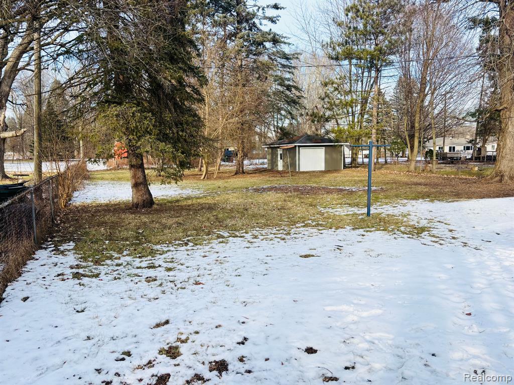 8605 21 Mile Road