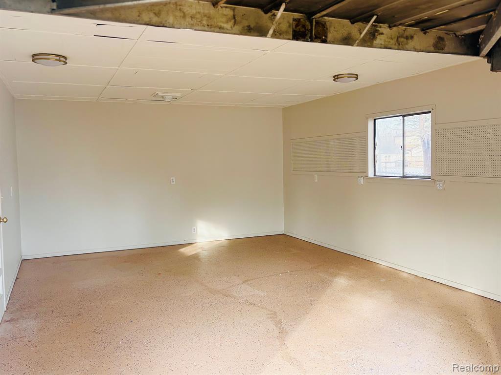 8605 21 Mile Road