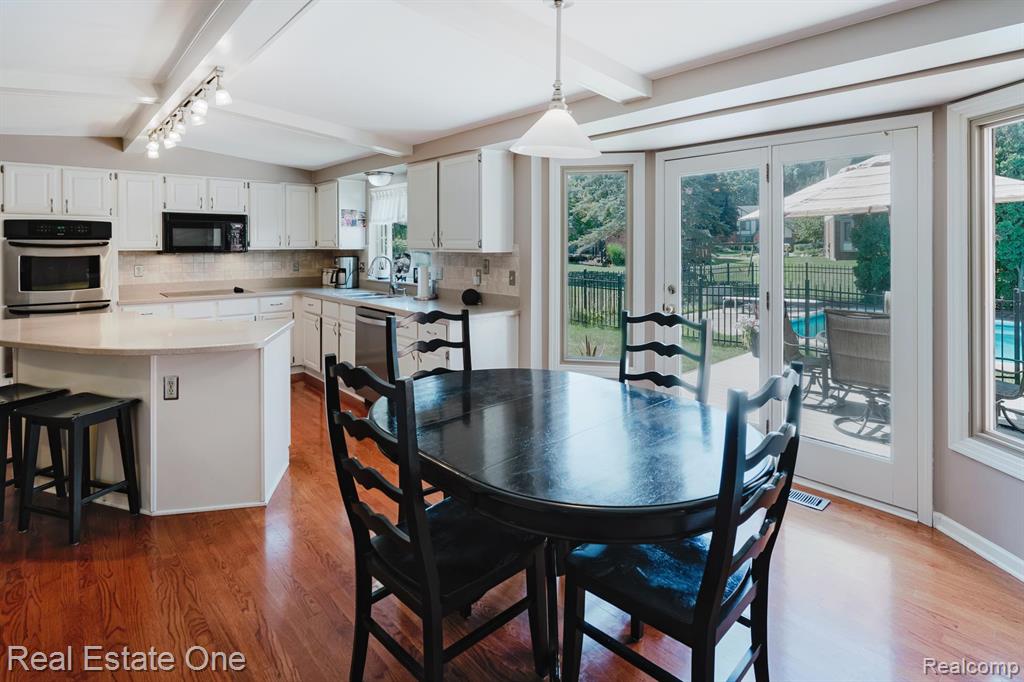 3377 Charlwood Drive