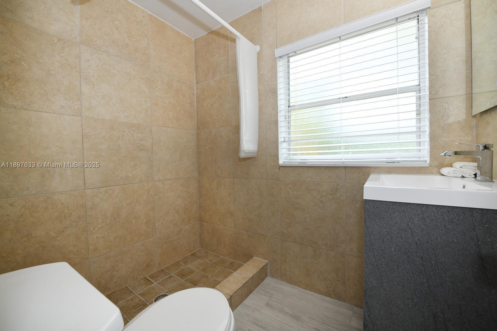 653 Michigan Ave # 1, Miami Beach Unit: 1