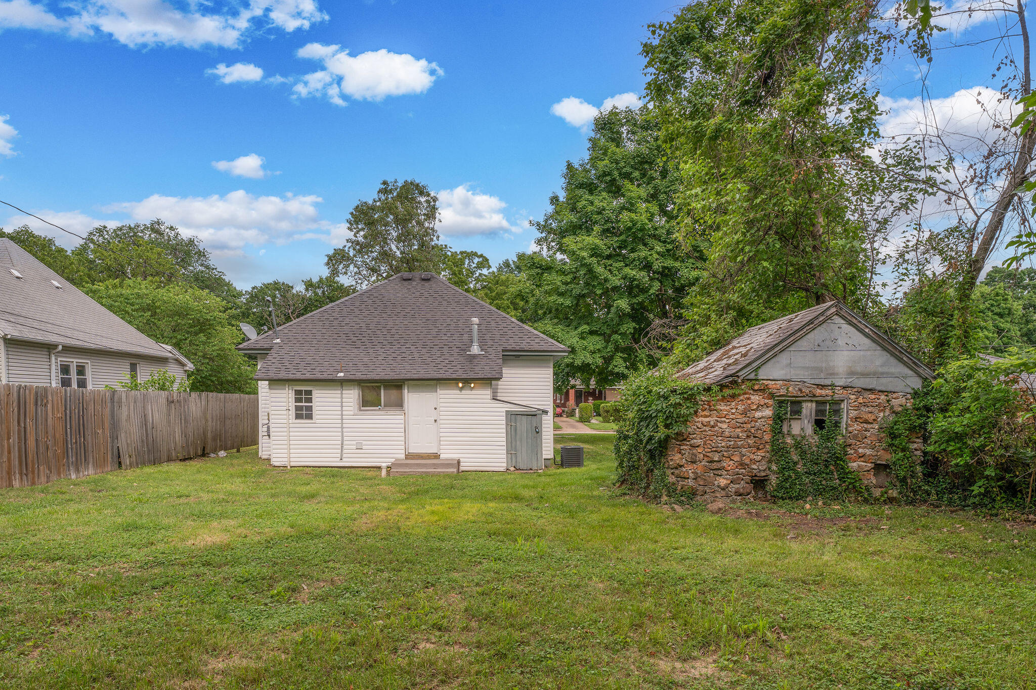 1121 N Prospect Avenue