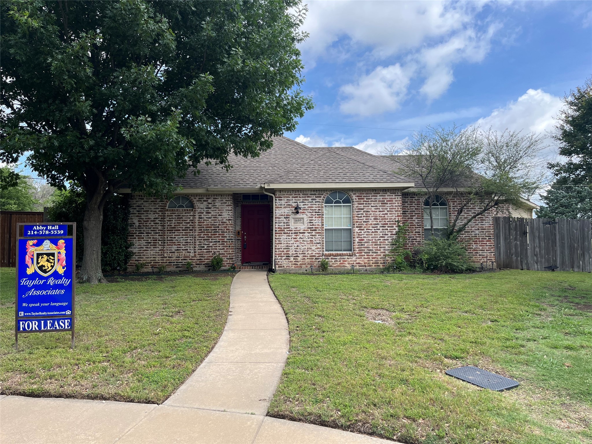 1609 Shady Oaks Lane