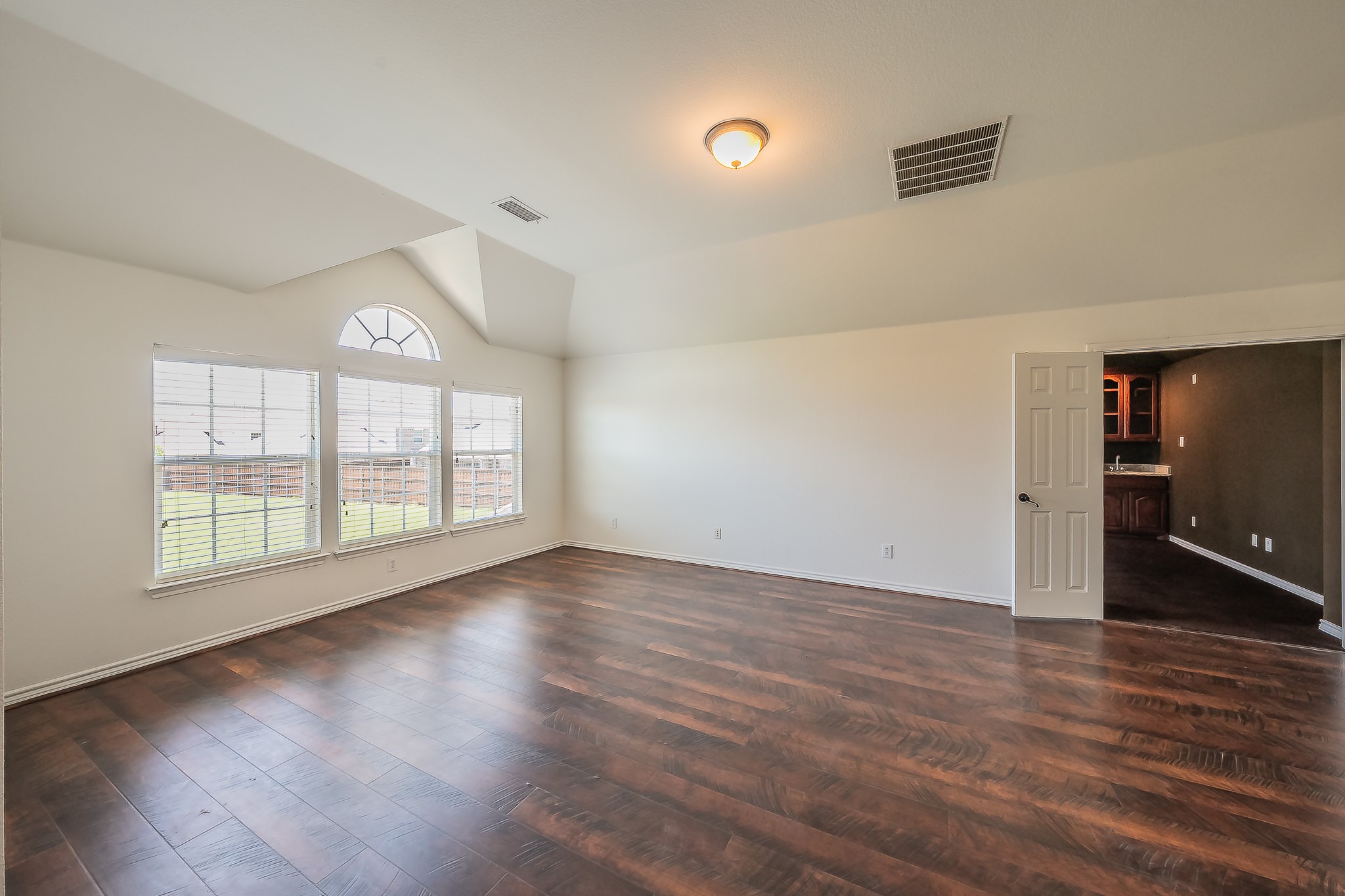 800 Oriole Drive