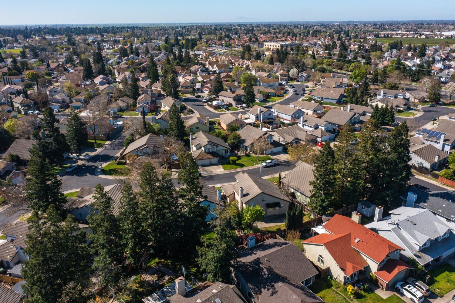 5127 Surreyglen Way