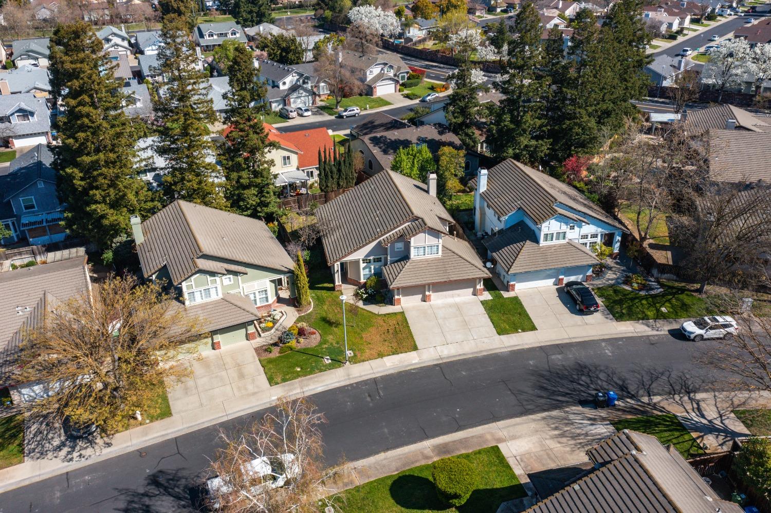 5127 Surreyglen Way