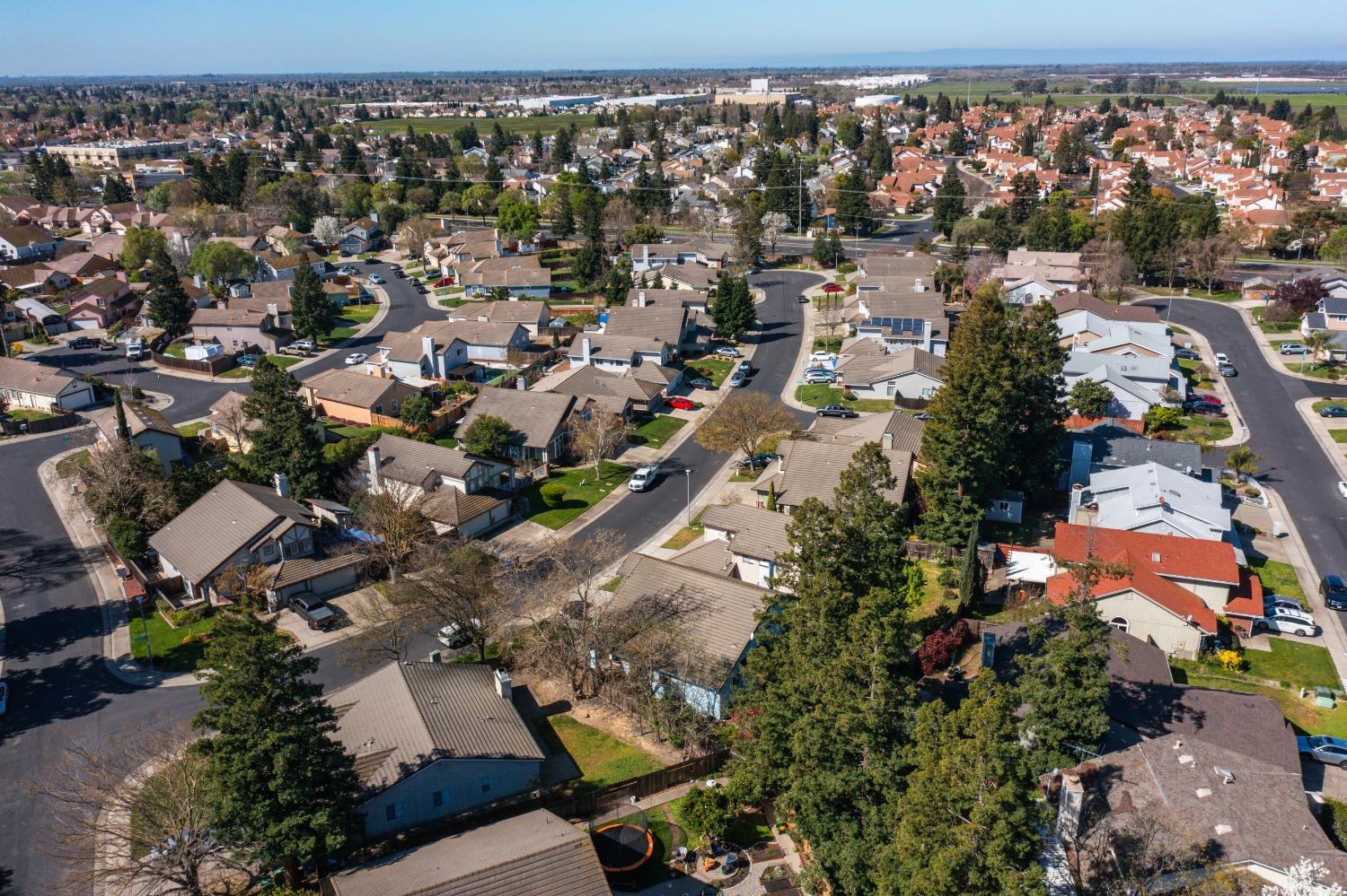 5127 Surreyglen Way