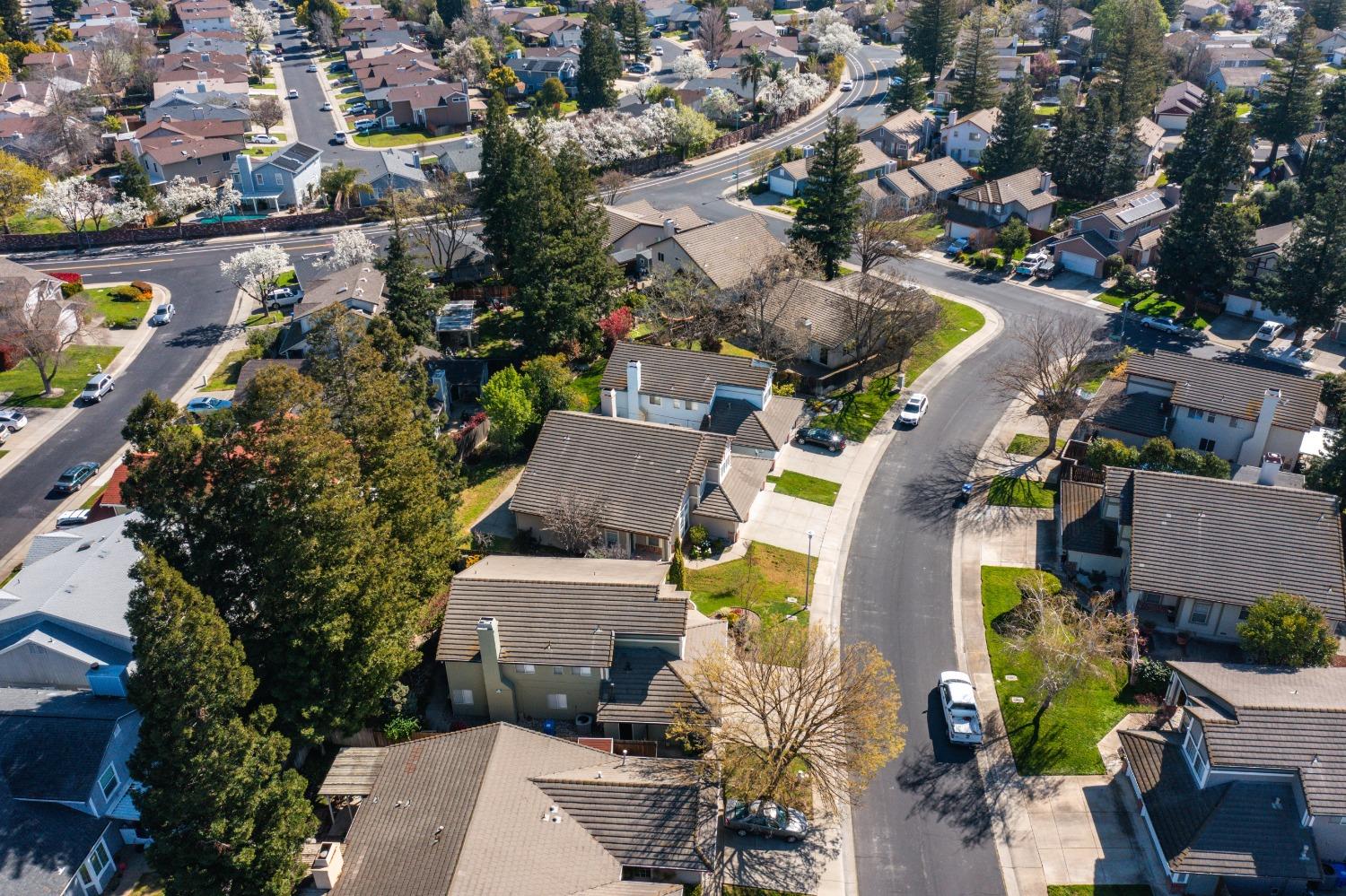 5127 Surreyglen Way