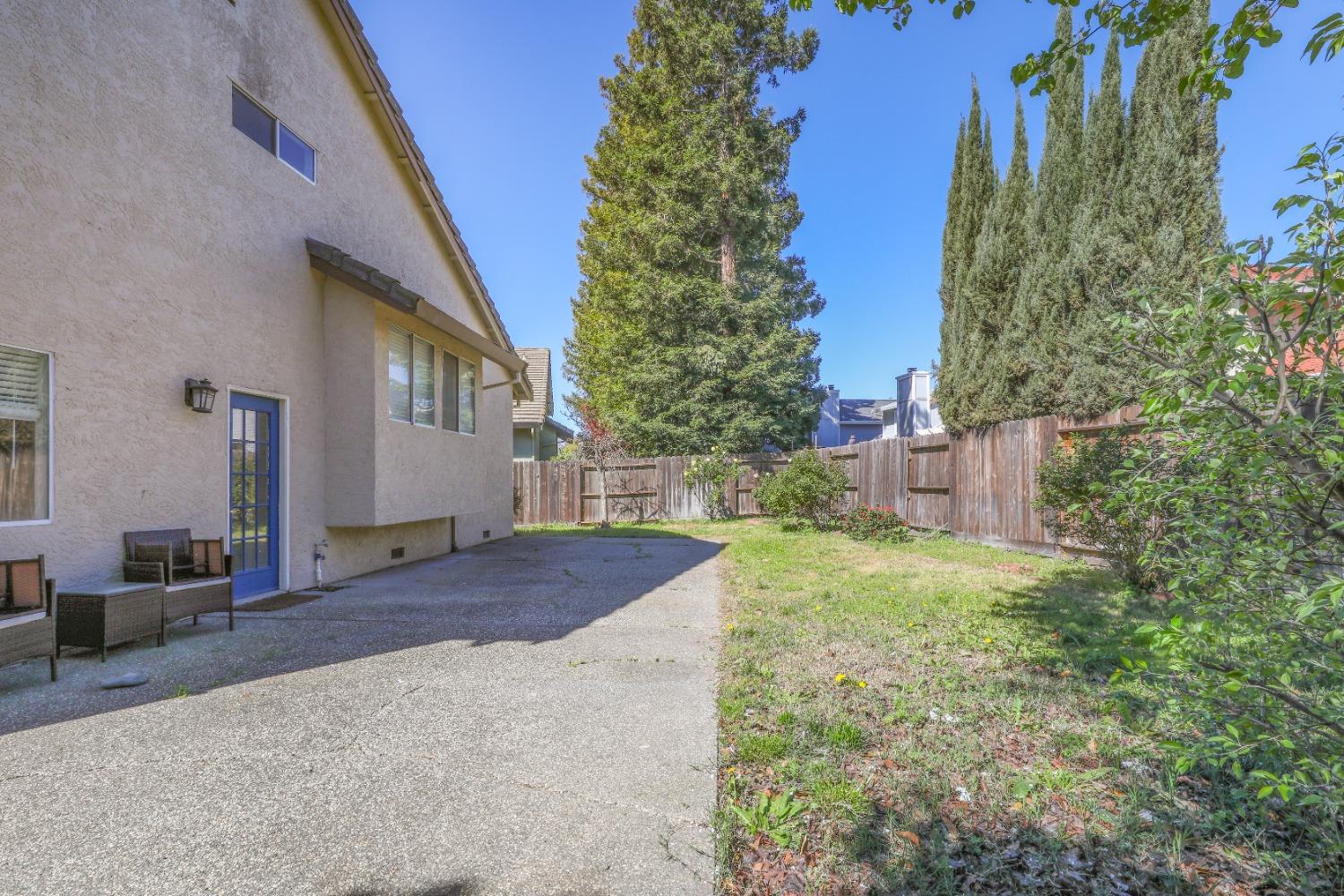 5127 Surreyglen Way