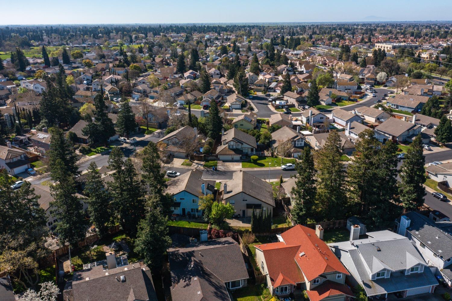 5127 Surreyglen Way