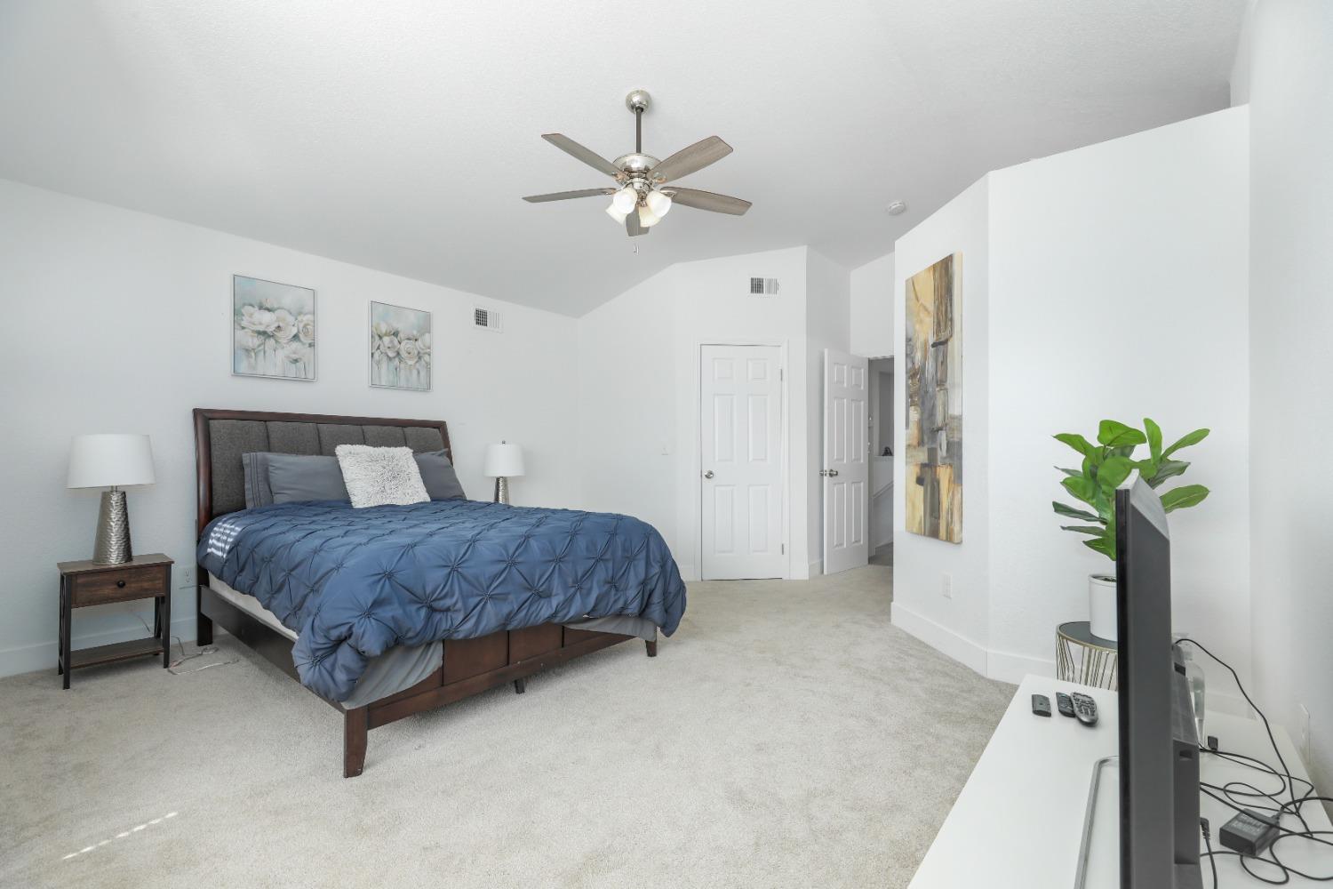 5127 Surreyglen Way