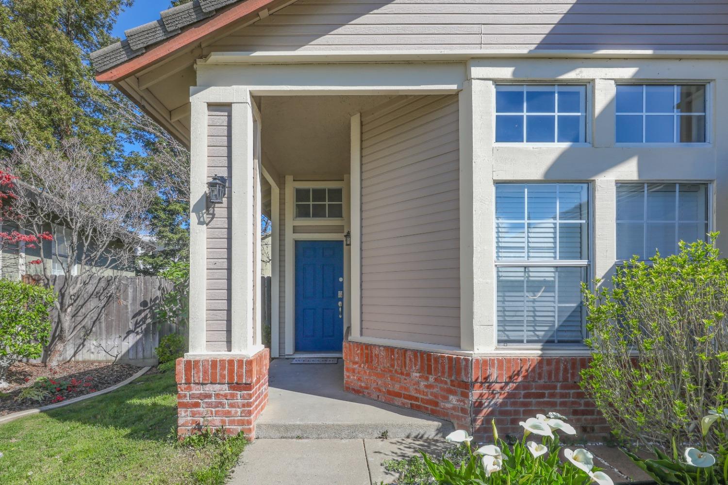 5127 Surreyglen Way